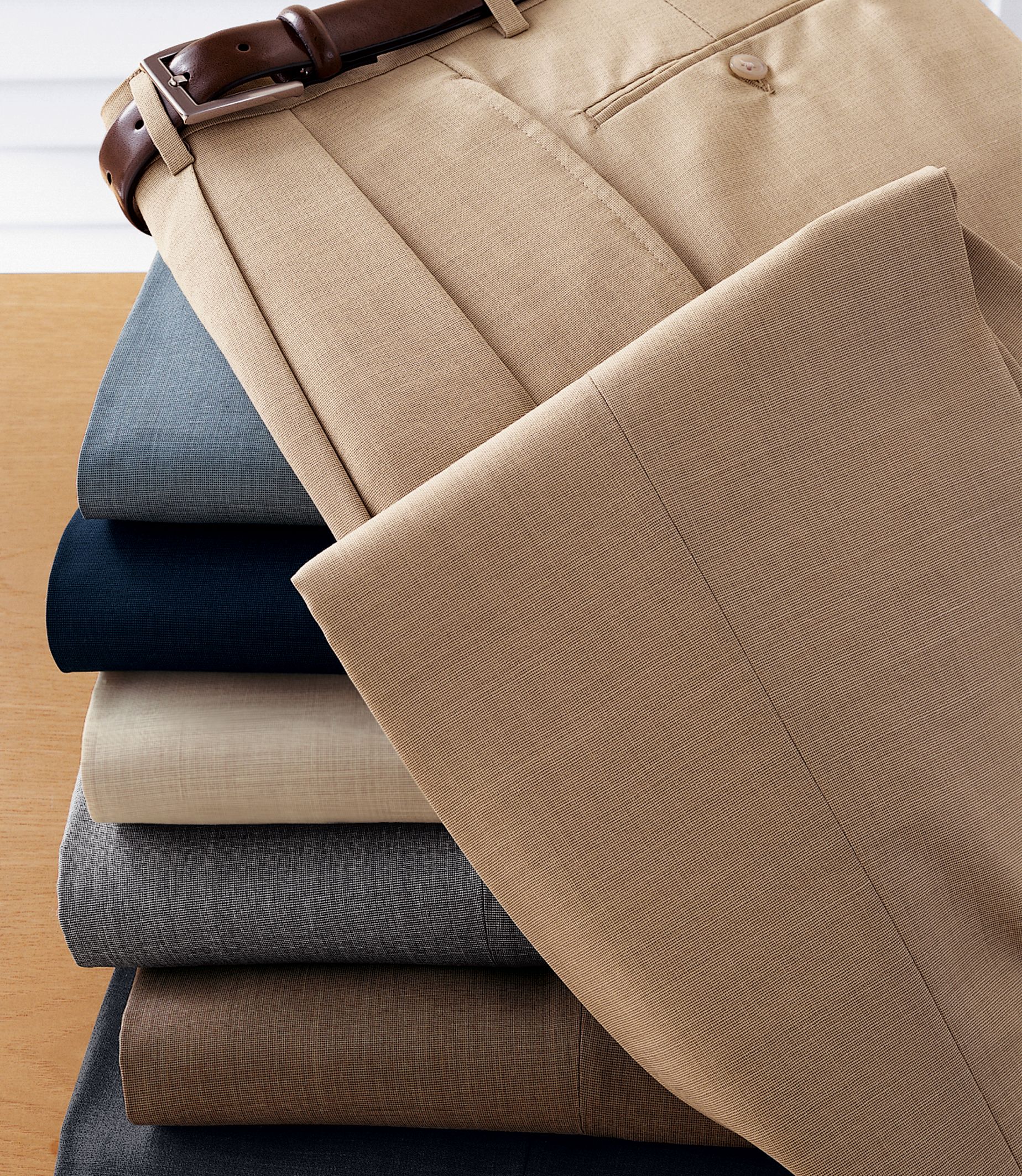 Signature Wool Tropical Weave Pleated Trouser
