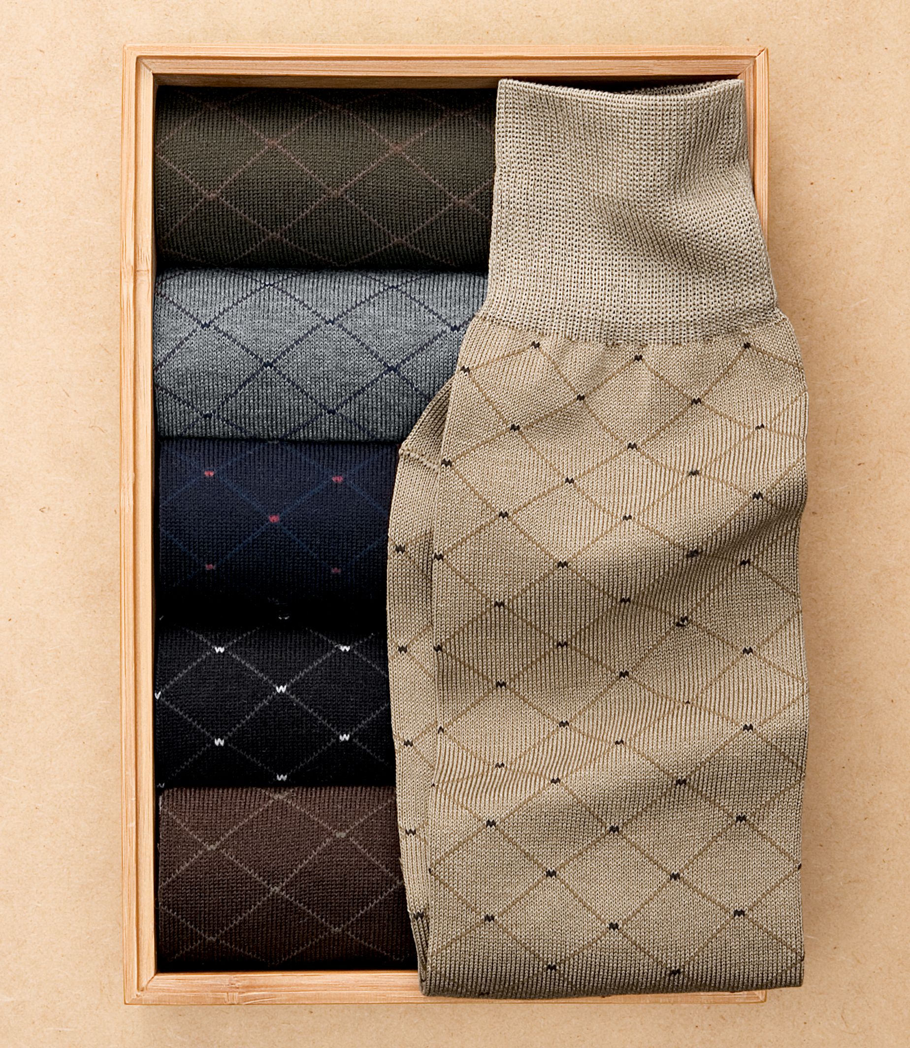 Pin Dot Grid Mid-Calf Socks